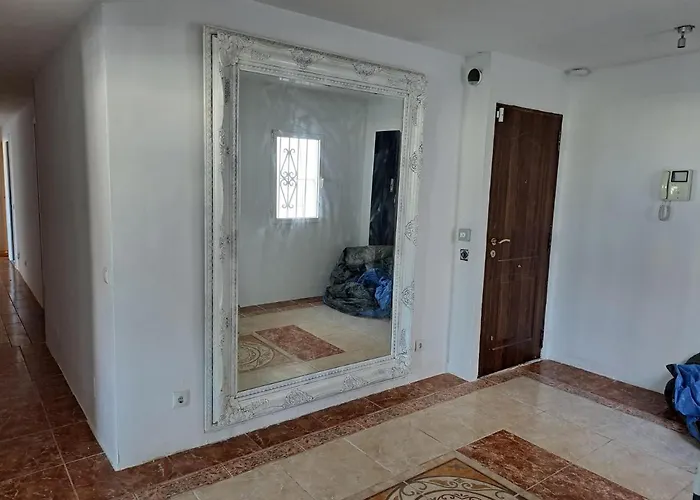 Private In Huge Penthouse 1st Line Puerto Banus, Incredible Views, Jacuzzis Δωμάτια σε οικογενειακή κατοικία *