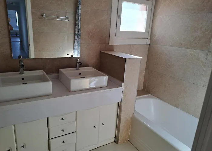 Δωμάτια σε οικογενειακή κατοικία Private In Huge Penthouse 1st Line Puerto Banus, Incredible Views, Jacuzzis Μαρμπέλλα