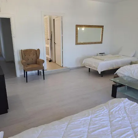 Private In Huge Penthouse 1st Line Puerto Banus, Incredible Views, Jacuzzis מארבלה