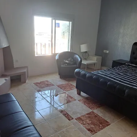 Habitación en casa particular Private In Huge Penthouse 1st Line Puerto Banus, Incredible Views, Jacuzzis