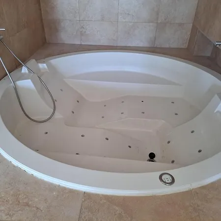 Private In Huge Penthouse 1st Line Puerto Banus, Incredible Views, Jacuzzis * מארבלה