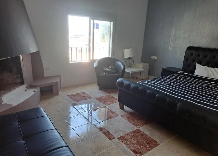 Habitación en casa particular Private In Huge Penthouse 1st Line Puerto Banus, Incredible Views, Jacuzzis