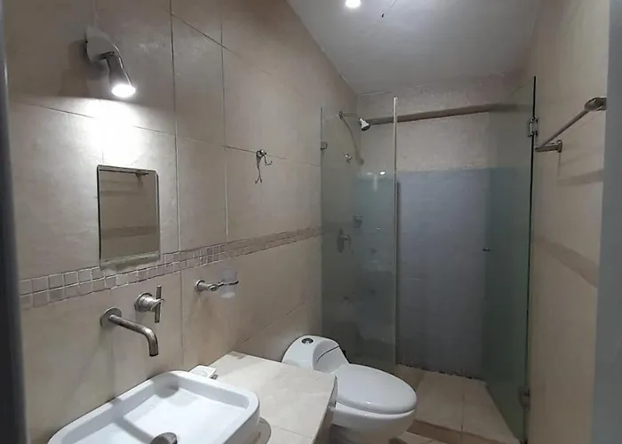 Private In Huge Penthouse 1st Line Puerto Banus, Incredible Views, Jacuzzis Habitación en casa particular *