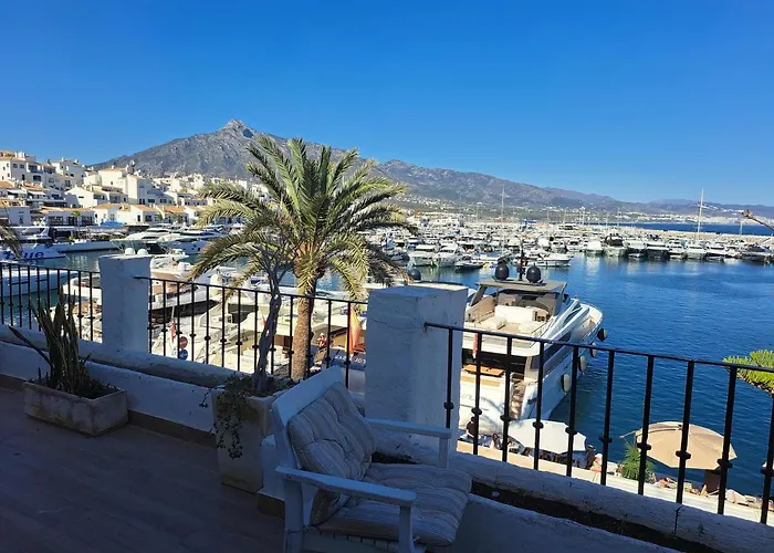 Private In Huge Penthouse 1st Line Puerto Banus, Incredible Views, Jacuzzis Séjour chez l'habitant Marbellac