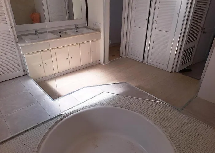 Séjour chez l'habitant Private In Huge Penthouse 1st Line Puerto Banus, Incredible Views, Jacuzzis *