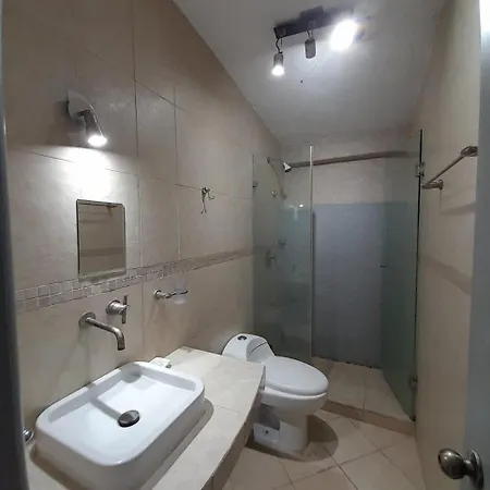 Private In Huge Penthouse 1st Line Puerto Banus, Incredible Views, Jacuzzis Δωμάτια σε οικογενειακή κατοικία *