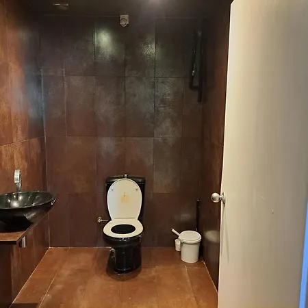Private In Huge Penthouse 1st Line Puerto Banus, Incredible Views, Jacuzzis Δωμάτια σε οικογενειακή κατοικία Μαρμπέλλα