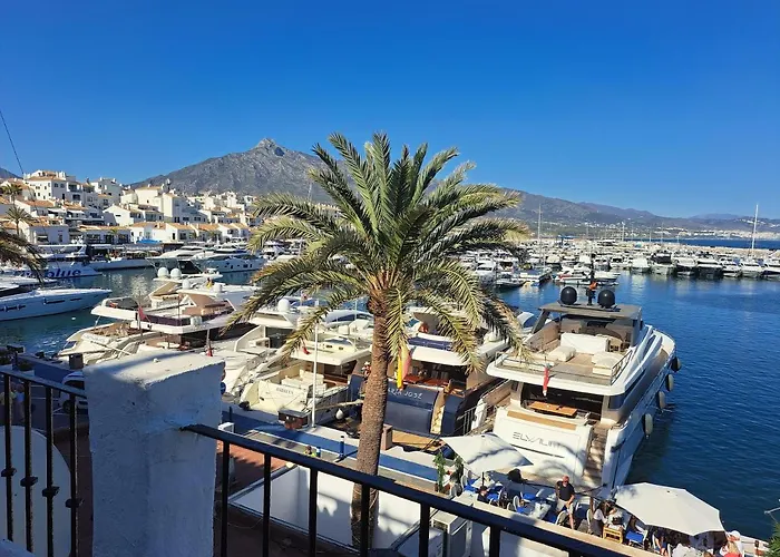 Private In Huge Penthouse 1st Line Puerto Banus, Incredible Views, Jacuzzis בית אירוח *