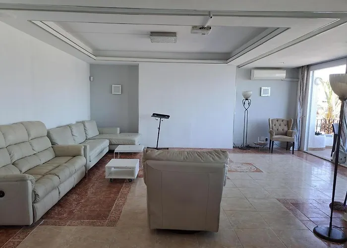 בית אירוח Private In Huge Penthouse 1st Line Puerto Banus, Incredible Views, Jacuzzis